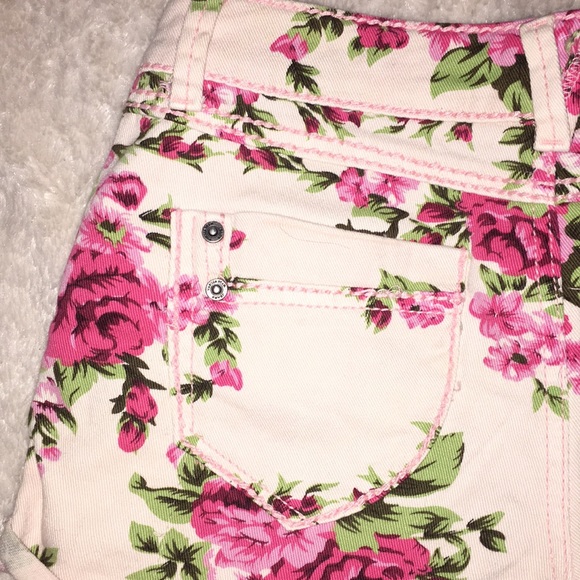 Floral Shorts - Picture 5 of 6